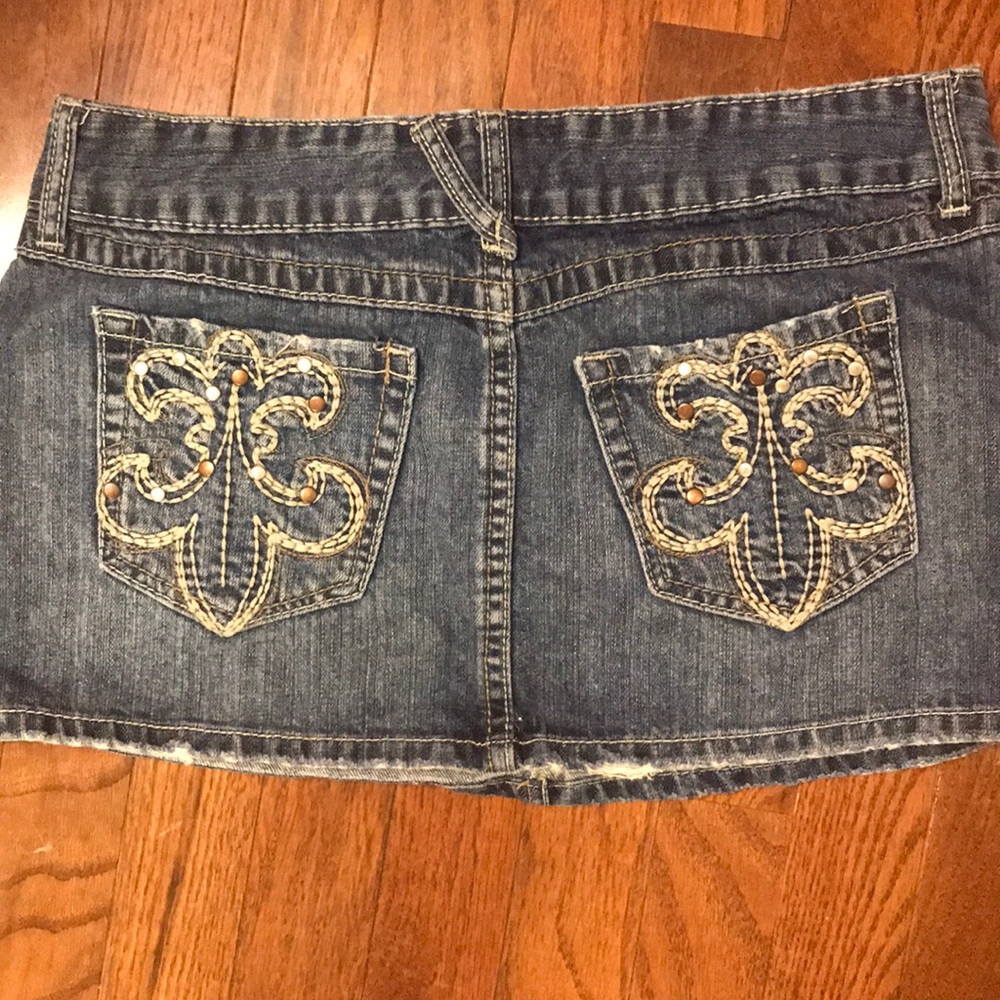 👀Rue21 mini jean skirt with metallic detailing👀